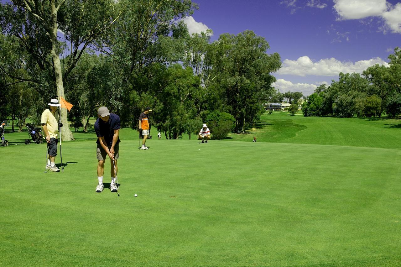 Commercial Golf Resort Albury Exteriör bild
